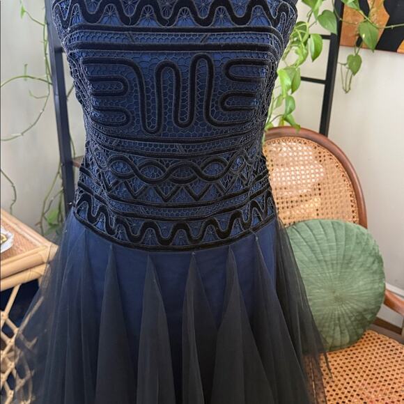 BCBGMaxAzria Navy & Black Tulle Overlay Crochet Bodice Strapless Dress & Cape - Picture 5 of 9